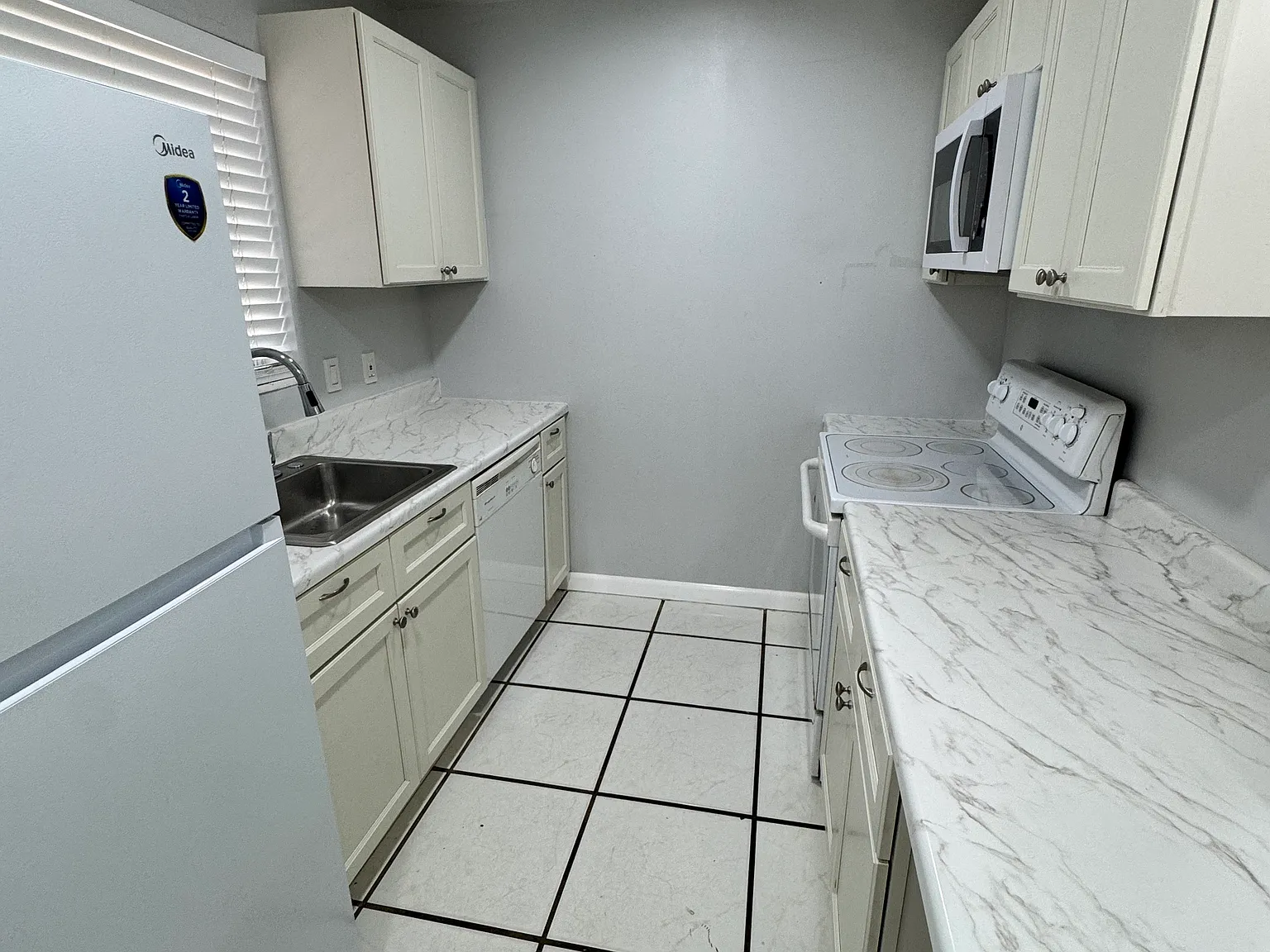 3 bed, 1400 sqft, $3,100 — Photo 3