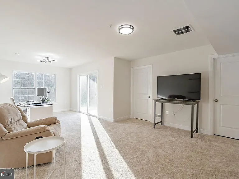 350 Flintrock Ct — Photo 4
