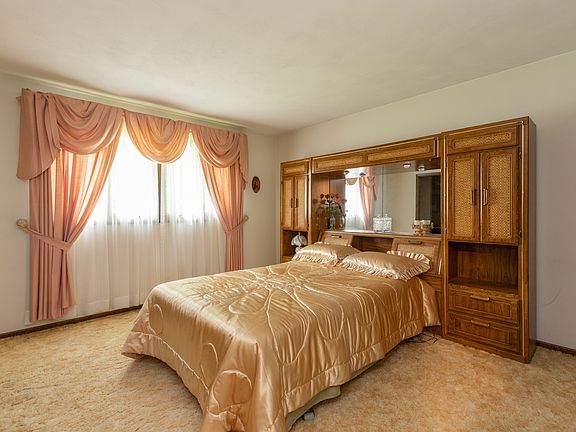 5th image of 84 Montesano Ave