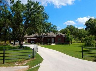 556 County Road 6868 E, Natalia, TX 78059