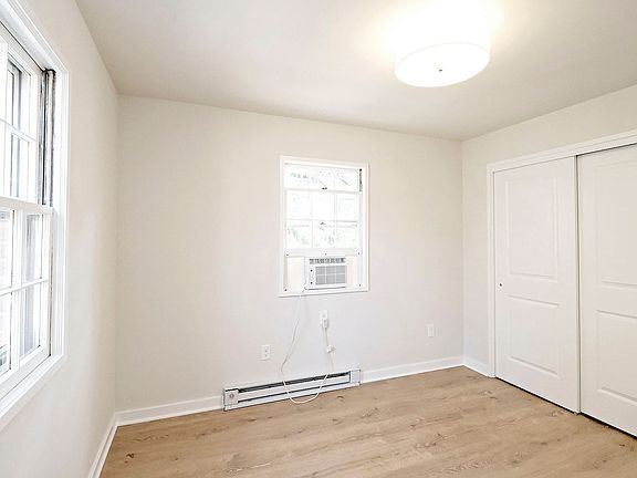 5th image of 2114 Ivy Rd #6