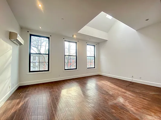 Rented by Compass | media 9