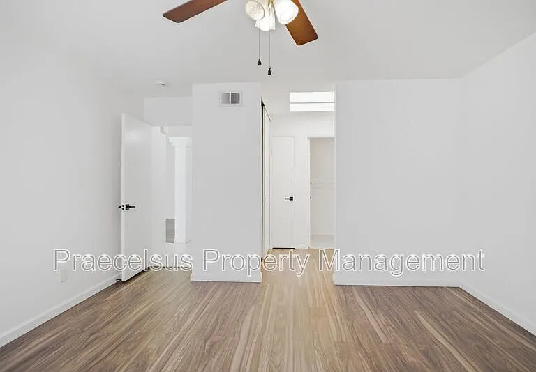 631 Hampshire Ln — Photo 13