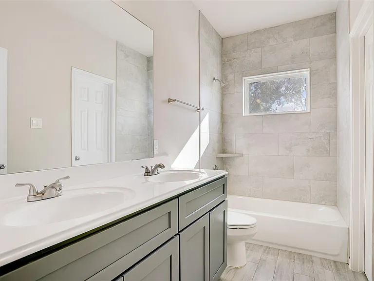 1045 Marcolin St #B — Photo 13