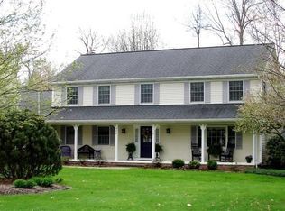 610 Thornhill Ln, Aurora, OH 44202