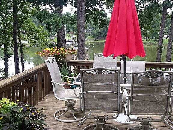 3rd image of 957 Rocky Point Cir