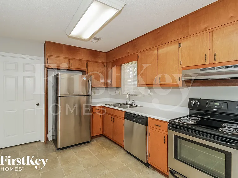 420 Castlewood Rd — Photo 6