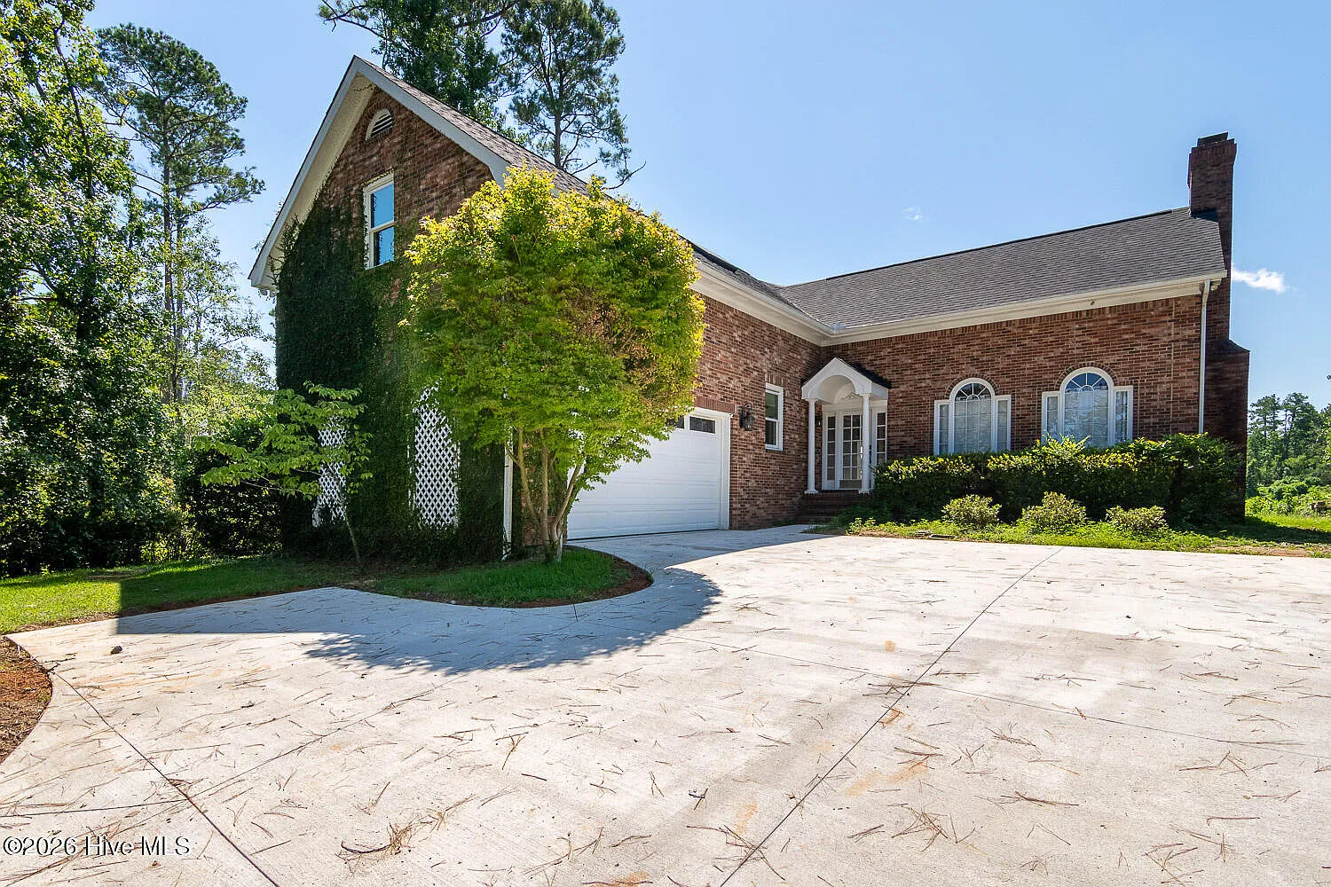4 bed, 3.5 bath, 3190 sqft, $3,150 — Photo 2