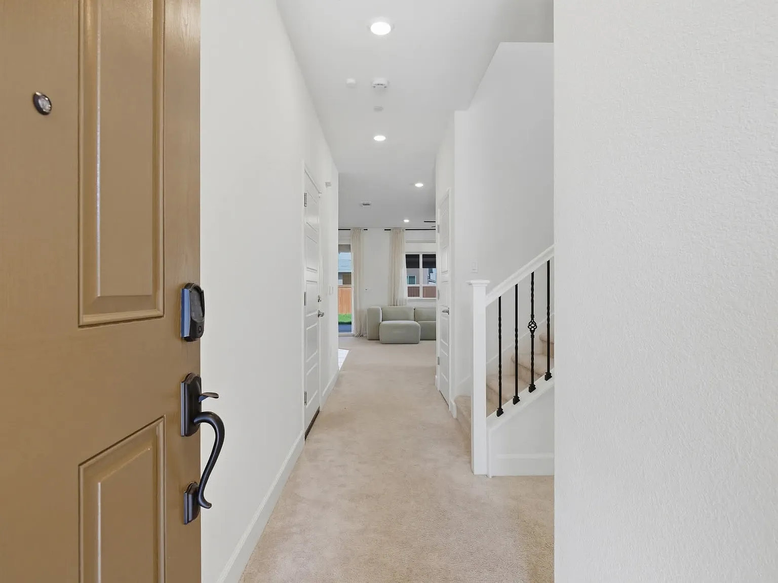 4 bed, 2394 sqft, $1,000 — Photo 2