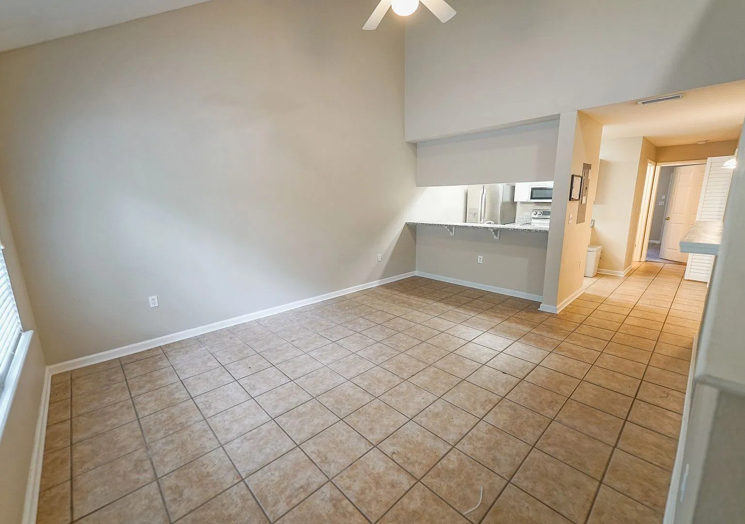 3 Bedroom 3 Bathroom in Savannah Crossing — Photo 4