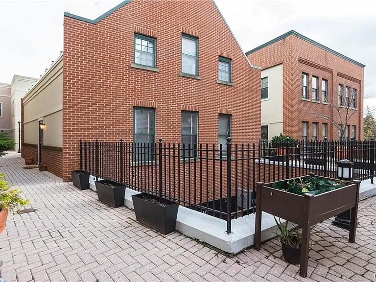 133 Walton St #119 — Photo 13