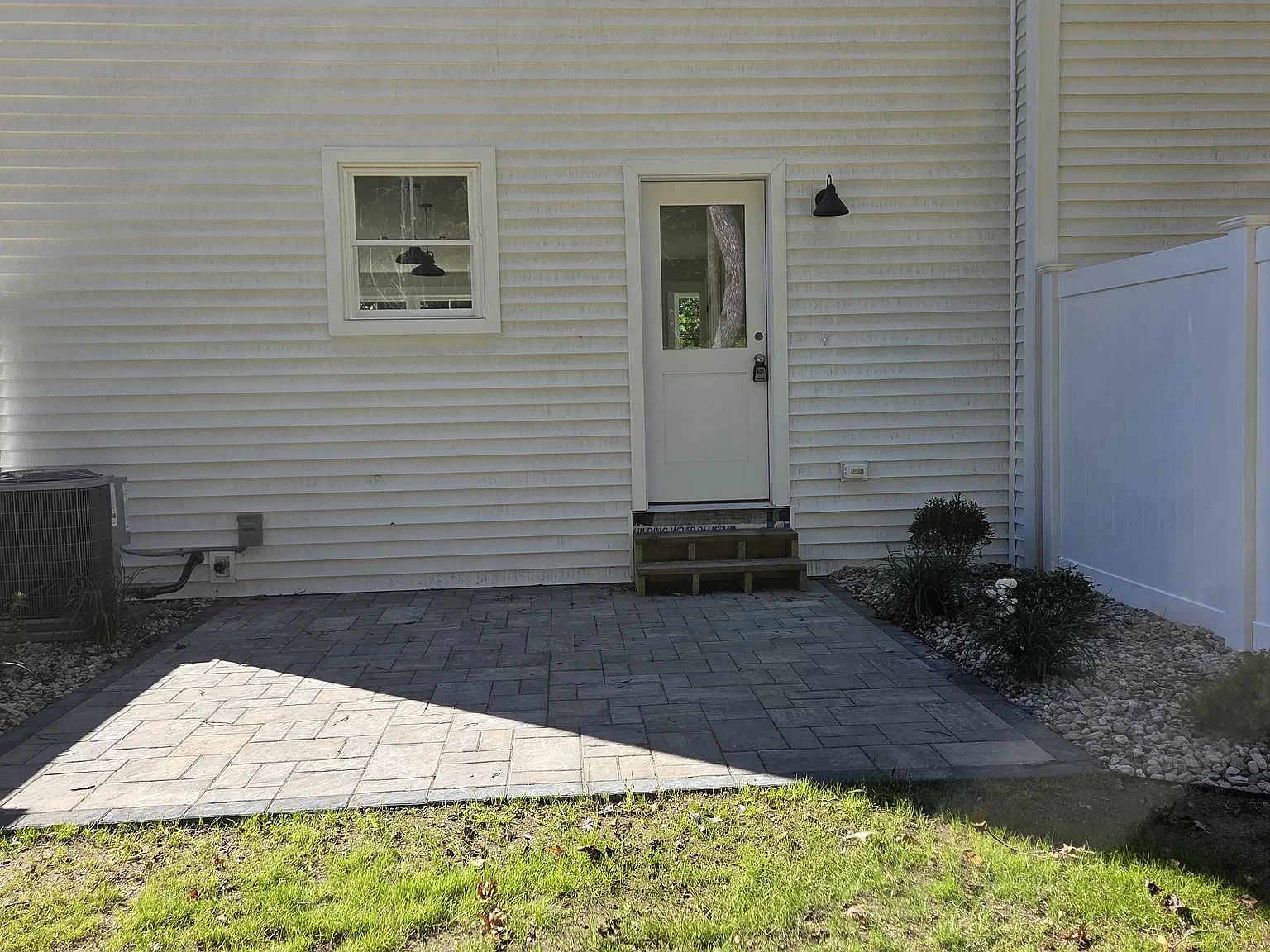 2 bed, 1.5 bath, 1008 sqft, $2,500 — Photo 3
