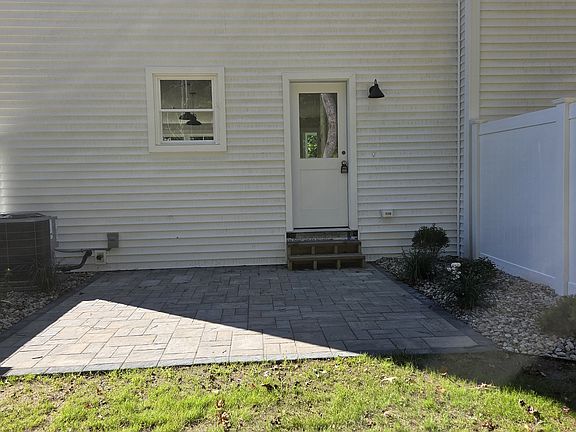 3rd image of 100 Kingstown Rd #B