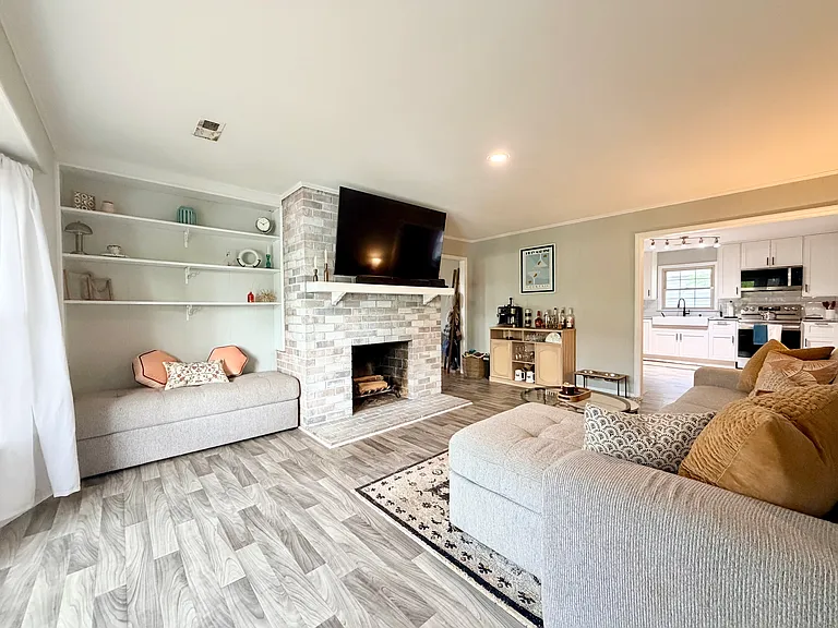 346 W McGinnis Cir — Photo 10