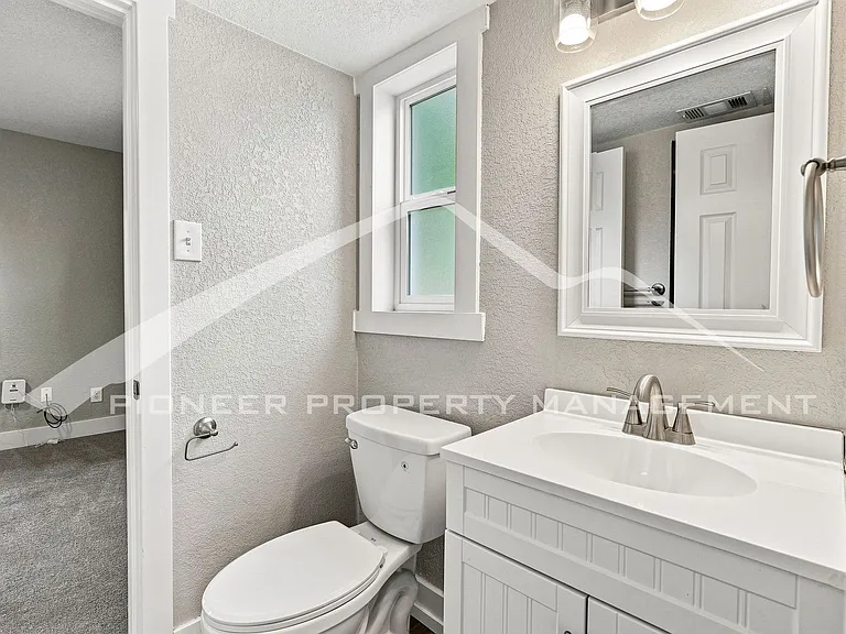 1235 Scranton St — Photo 13