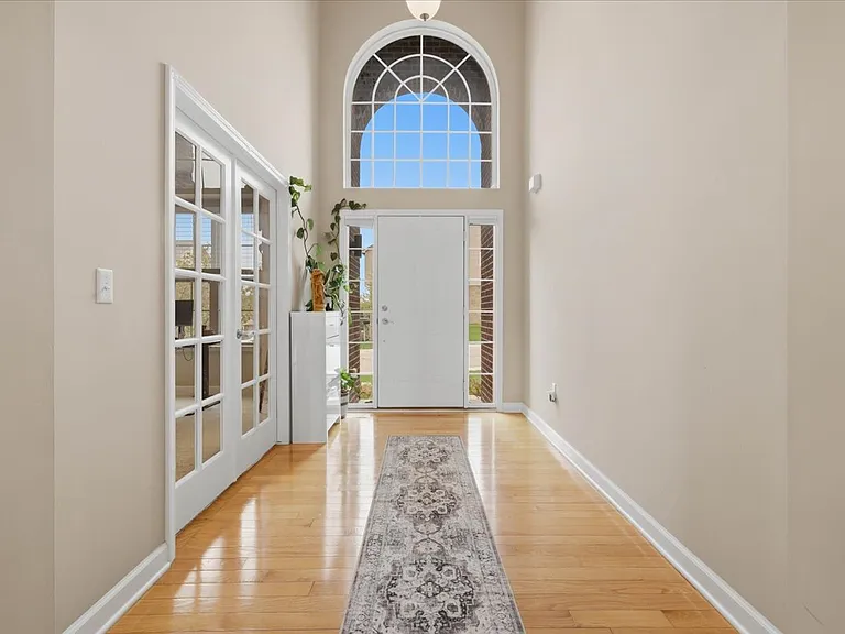 1114 Wales Dr — Photo 4