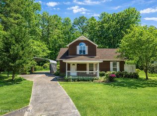1898 Mayfair Ln, Alexander City, AL 35010