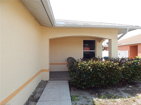 3rd image of 1032 Diplomat Pkwy E