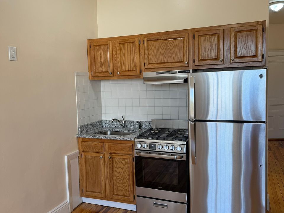 1st image of 421 Hancock St #15