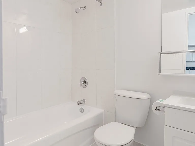 150 Lakeshore Rd W #1412 — Photo 24