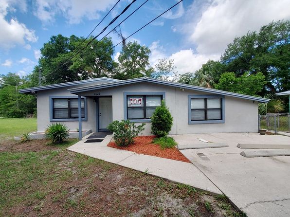 1622 Roselle Ave