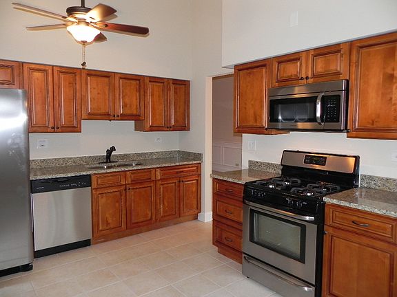 4th image of 710 N Stark Dr