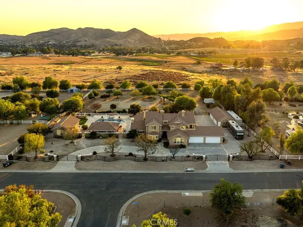 34901 Sweetwater Dr, Santa Clarita, CA 91390