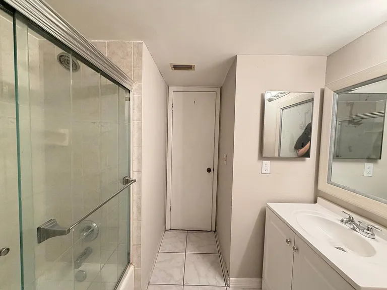 5175 Vineland Rd — Photo 13