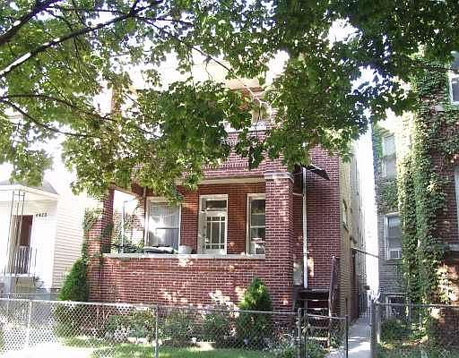 1st image of 4424 N Sawyer Ave #2
