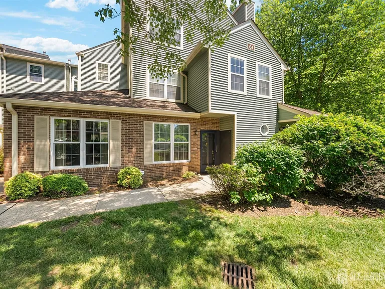 6111 Cedar Ct — Photo 1