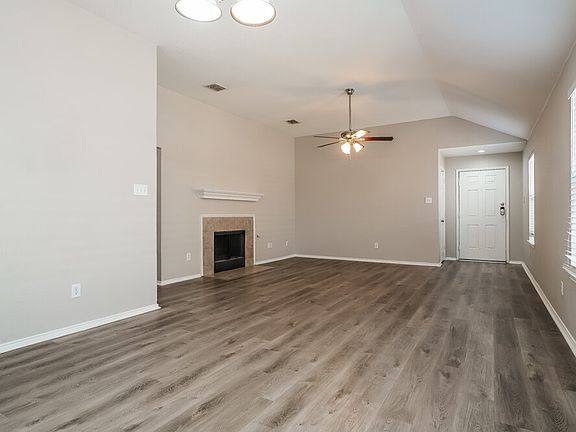 5th image of 1205 Artesia Dr