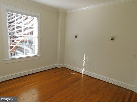 5th image of 700 Prince Edward St APT 3