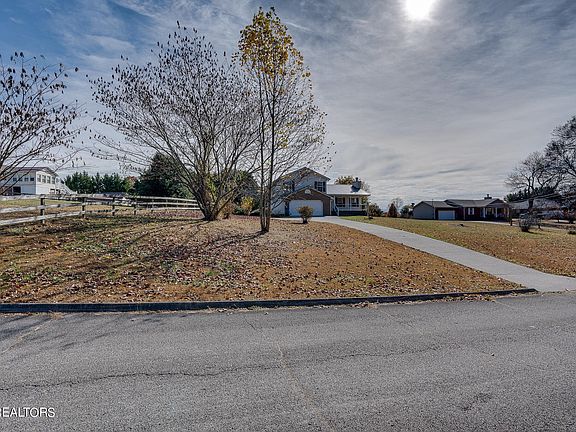 2nd image of 711 Water Oak Dr