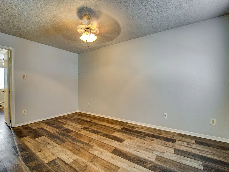 The Oak: 1 & 2 Bedroom Apartments — Photo 6
