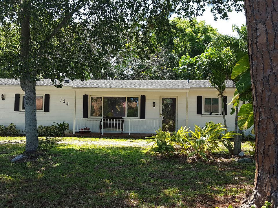 Front of the Holly House