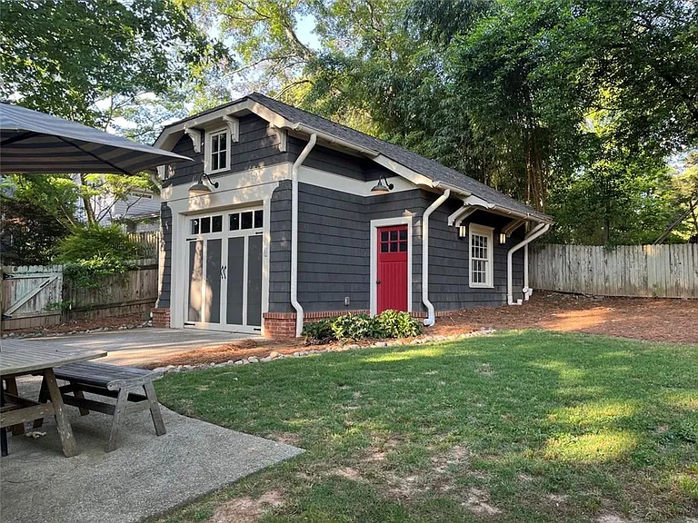 124 Coventry Rd — Photo 4