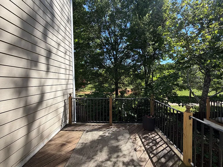 829 Rainier Rd — Photo 15