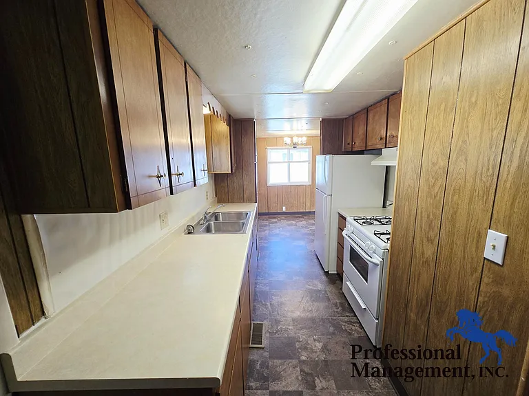 813 Heights Ln — Photo 5