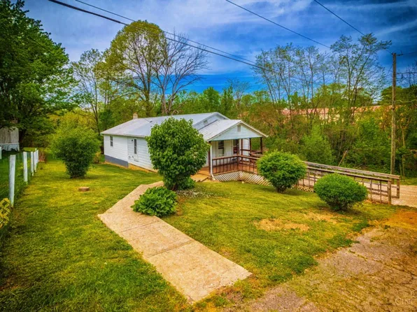 63 3rd St, Peebles, OH 45660