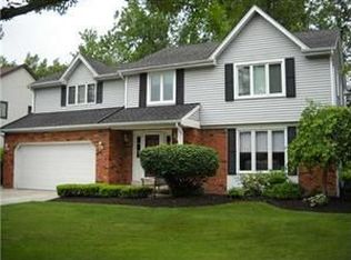 132 Mapleleaf Dr, Williamsville, NY 14221