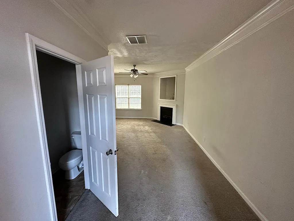 564 Hansen Dr — Photo 3