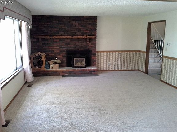 5th image of 12714 NE 13th Ave