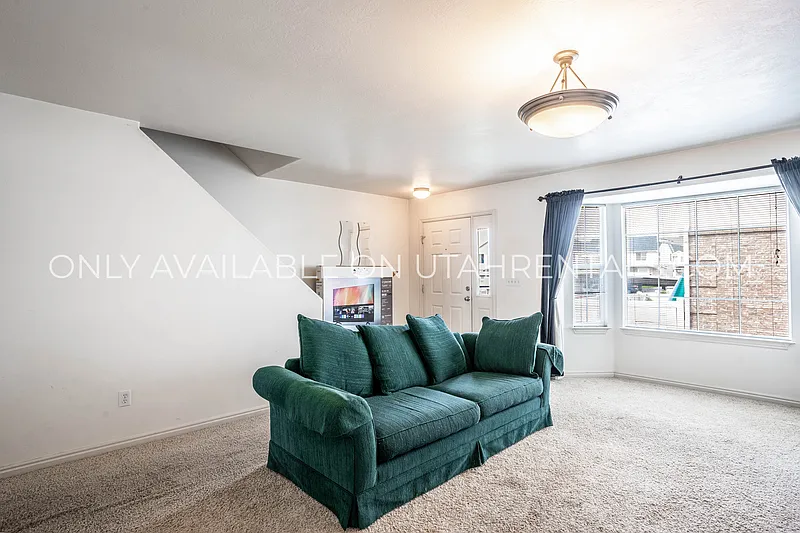 5 bed, 3.5 bath, 2235 sqft, $2,350 — Photo 4