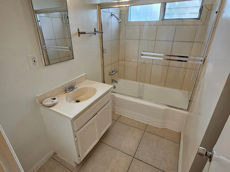 5332 Kester Ave — Photo 9