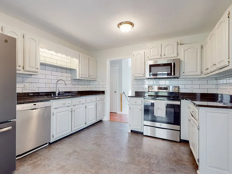 1504 Potter Dr — Photo 2