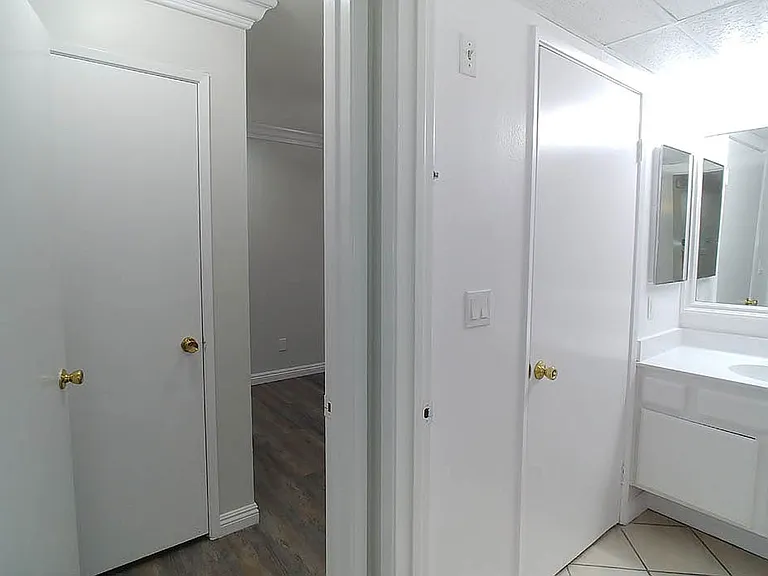 14242 Roscoe Blvd — Photo 24