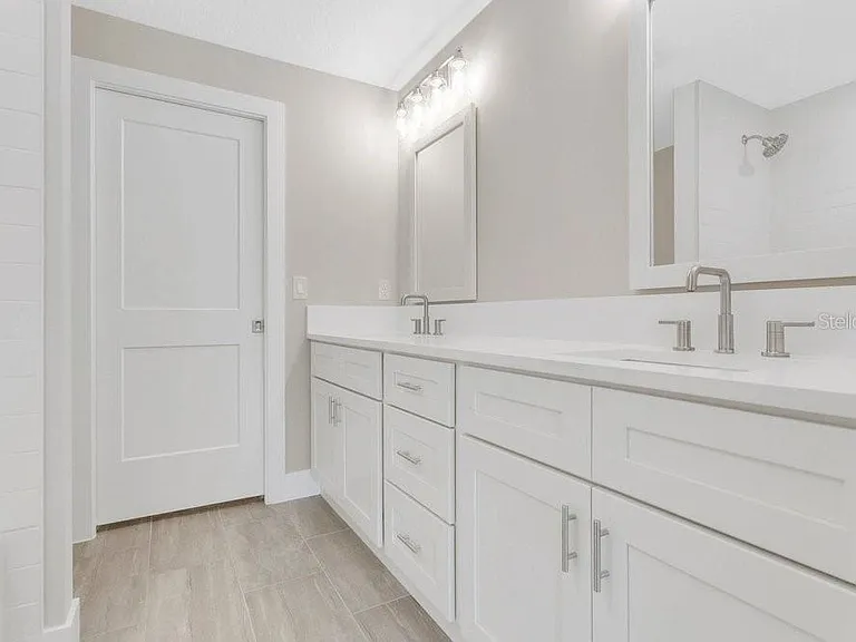 889 Dunbar St — Photo 10