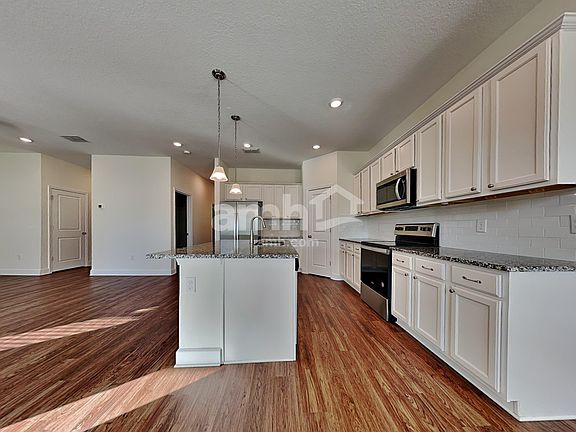 5th image of 921 Walden Pond Dr