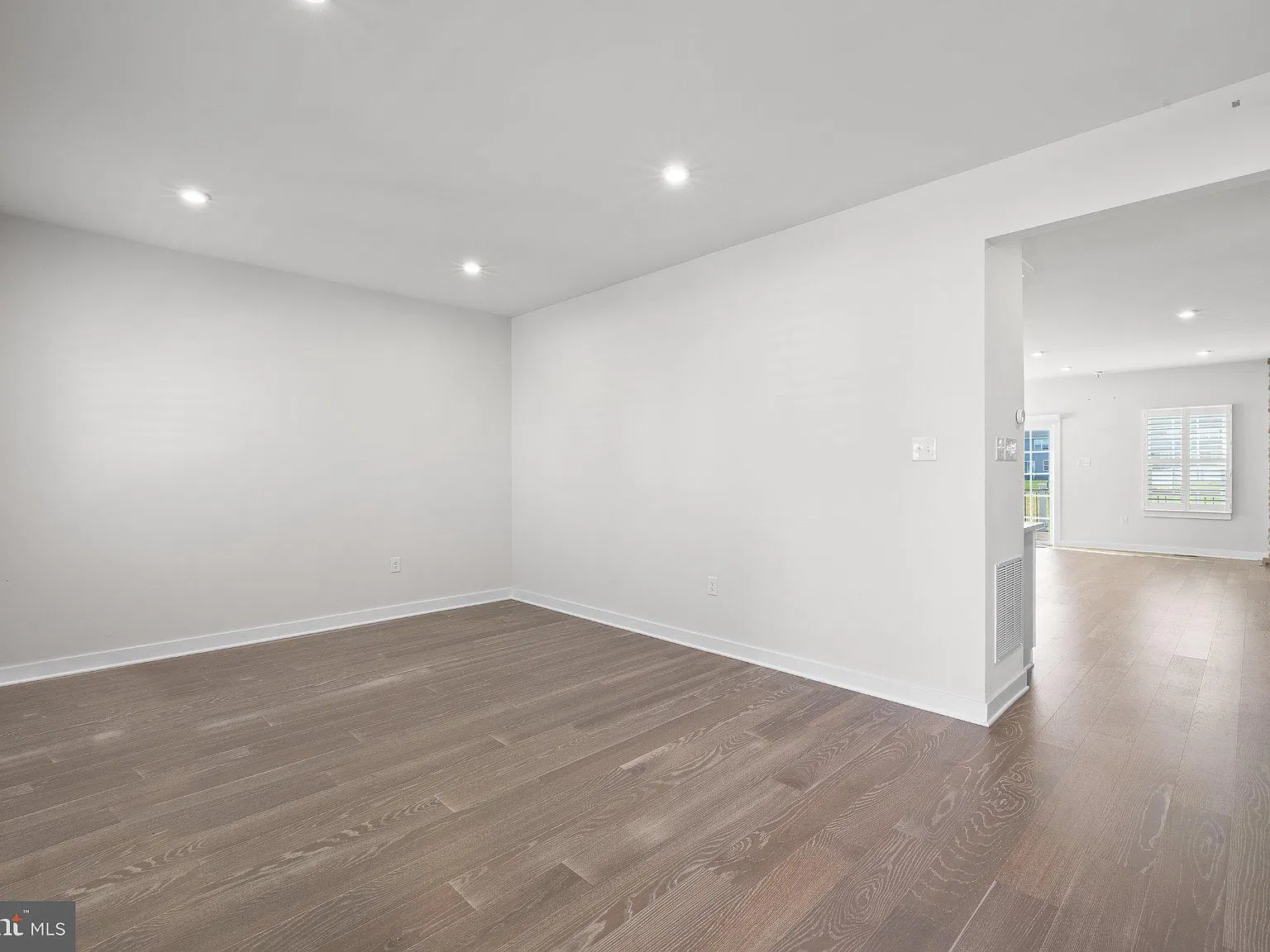 5 bed, 4.0 bath, 3840 sqft, $3,600 — Photo 4