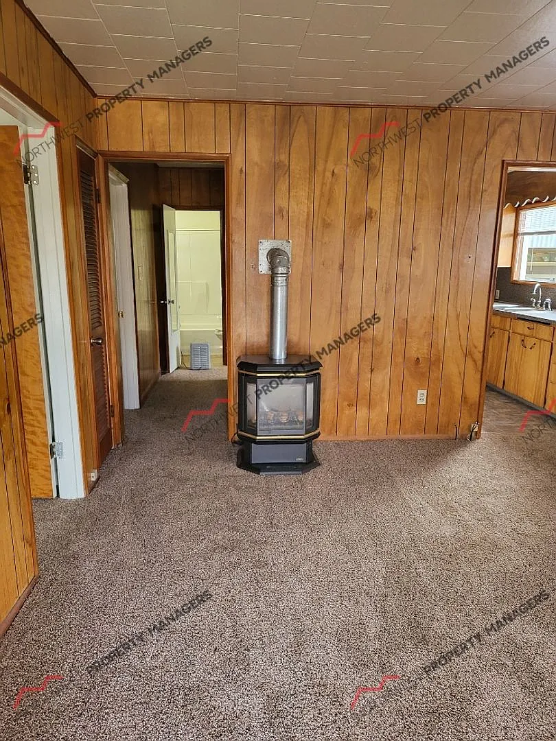 Status: | R13f | $1495 — Photo 4